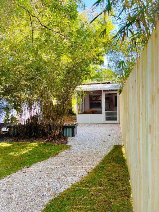Sparkling Guest Home 2 Bedroom-15 Minutes To Clearwater Beach エクステリア 写真