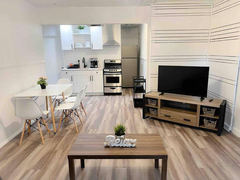 Sparkling Guest Home 2 Bedroom-15 Minutes To Clearwater Beach エクステリア 写真
